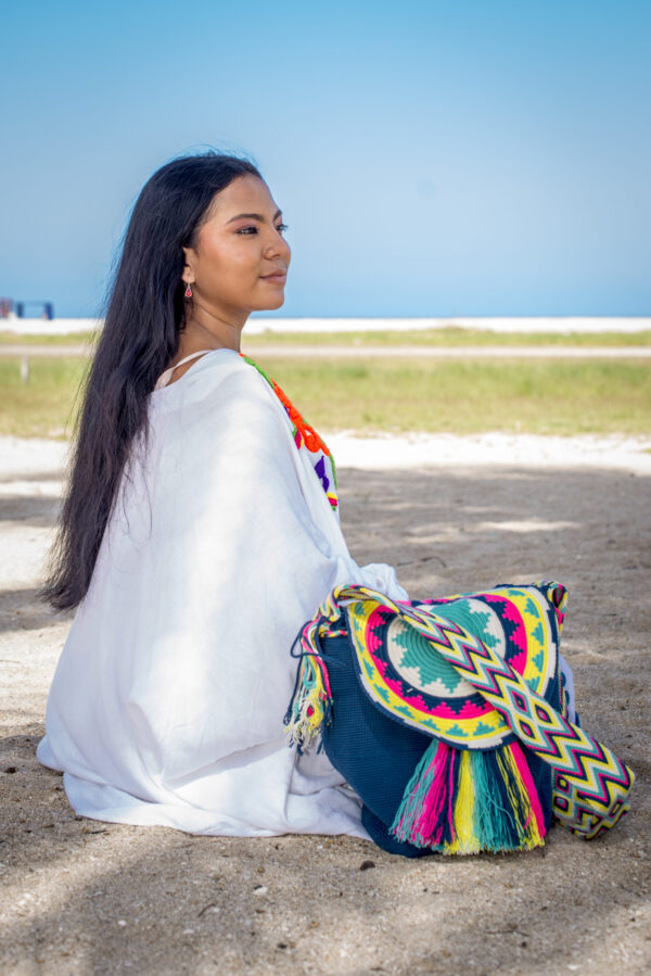 Mochila Base azul jean con rosa neon, verde, amarillo y azul claro