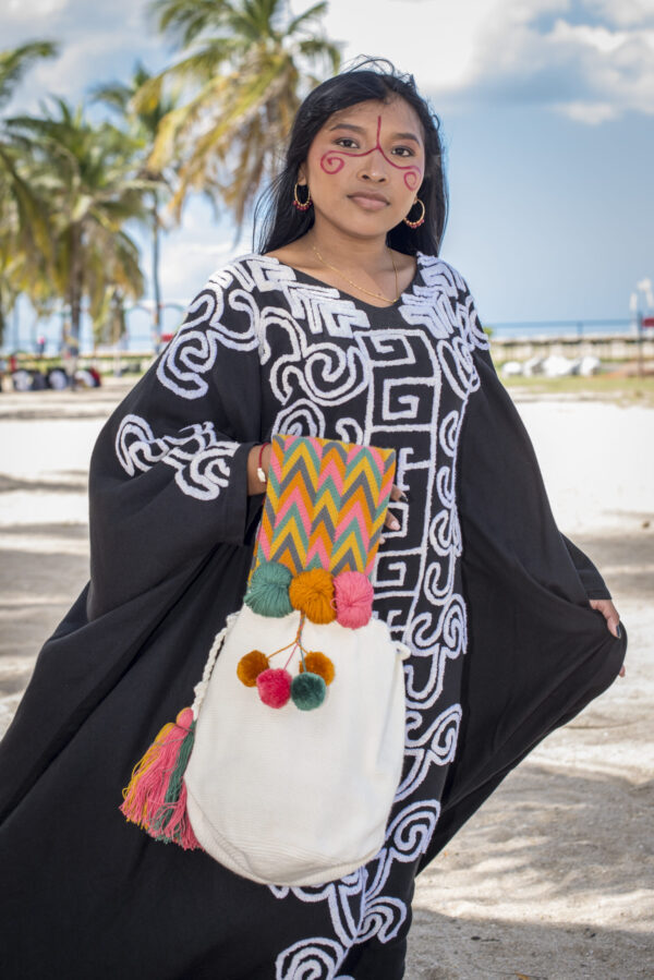 Mochila Base blaca con gris, rosa, verde y mostaza