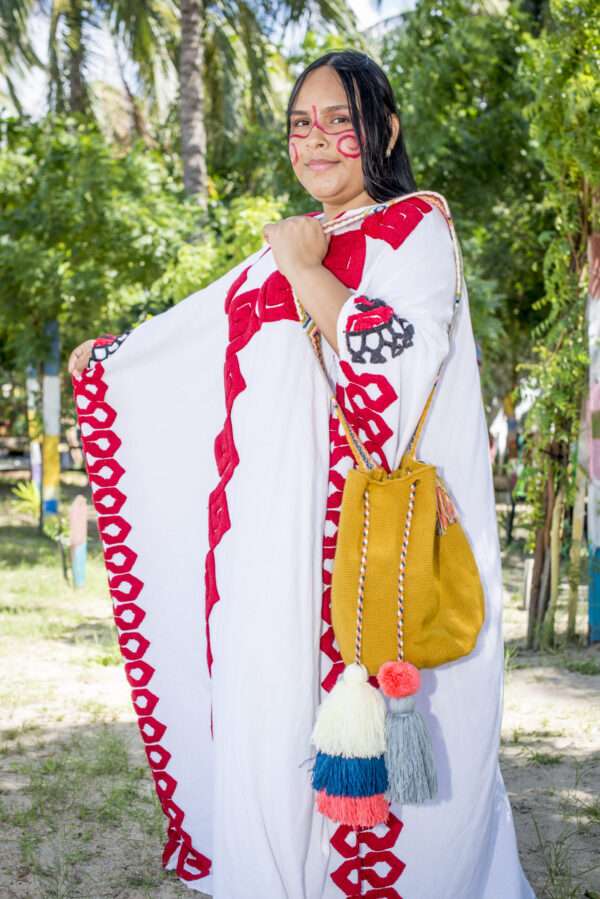 Mochila mostaza claro con tonos pasteles