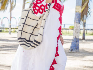 Mochila beige y negro